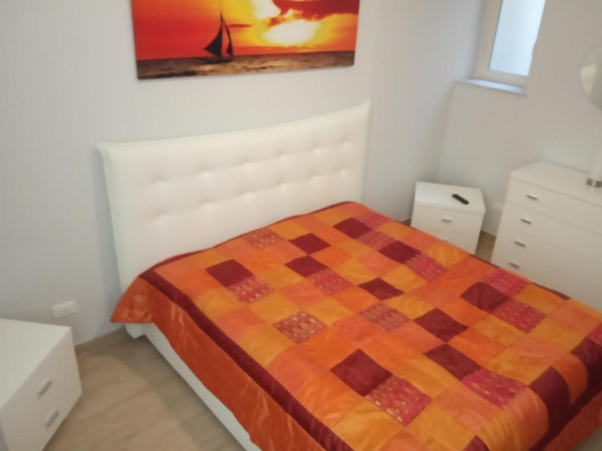 Mondello Beach Sarah House Apartment ปาแลร์โม ภายนอก รูปภาพ